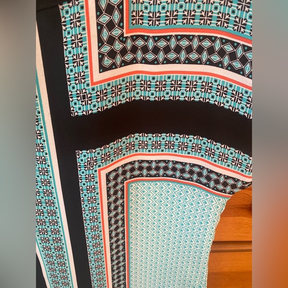 Medium Short Sleeve Blouse - Picture 3 of 5